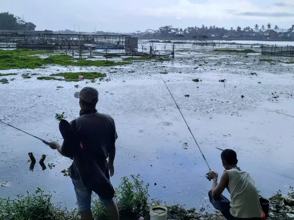 Rawa Klepu: Relaxing at the Fishing Spot While Enjoying Local Cuisine